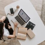 employee-using-AI-computer