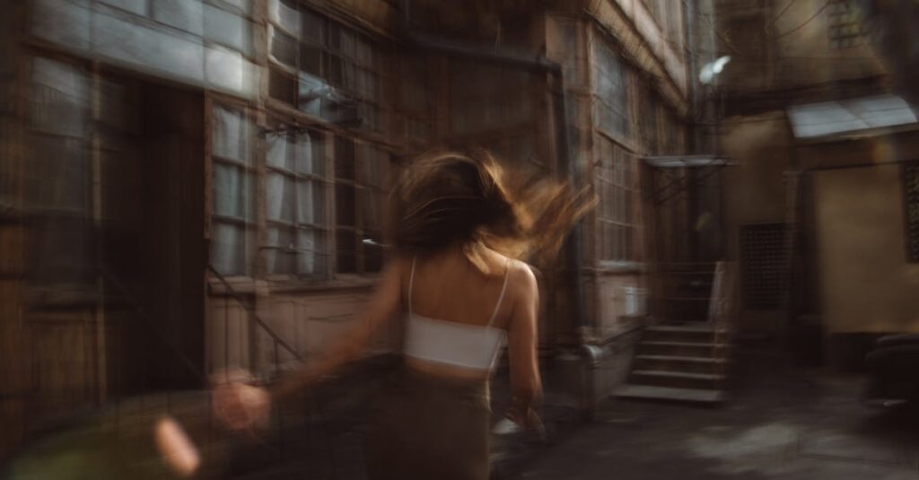 Illustration de Shein : Succès toxique, scandales en chaîne et illusions de l'ultra-fast-fashion fast-fashion-factory