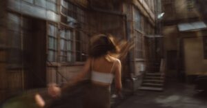 Illustration de Shein : Succès toxique, scandales en chaîne et illusions de l'ultra-fast-fashion fast-fashion-factory