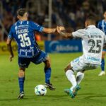 football-players-struggle