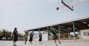 Illustration de Une enseignante blessée par balle : indemnisation colossale, justice laxiste ? school-shooting-aftermath