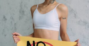 Illustration de Artistes-auteurs : un combat perdu d'avance pour leur protection sociale struggling-artist-protest