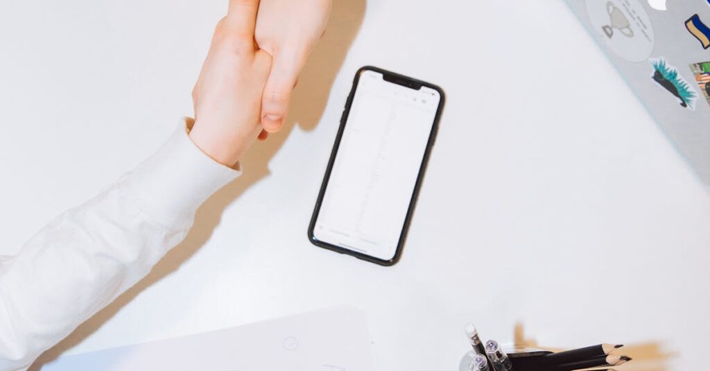 Ciotti-Marine-Le-Pen-handshake