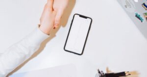 Ciotti-Marine-Le-Pen-handshake