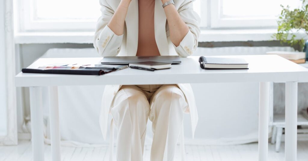 robot-secretary-office