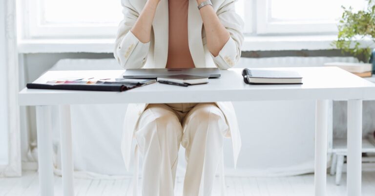 robot-secretary-office