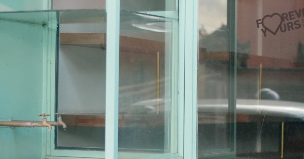 Empty-shop-storefront