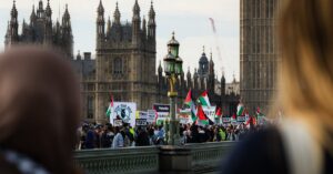 Illustration de Budget 2026 : Le gouvernement s'enfonce dans la crise French-parliament-conflict-2