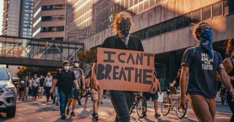 Kristi-Noem-protest-Minneapolis