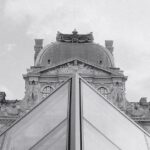 Louvre-Paris-tourists