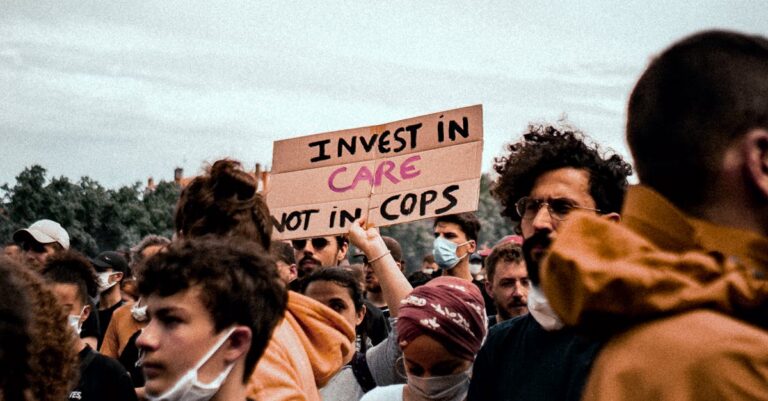 Illustration de Drame de Lyon : LFI impose son récit toxique après un meurtre Lyon-street-violence-1