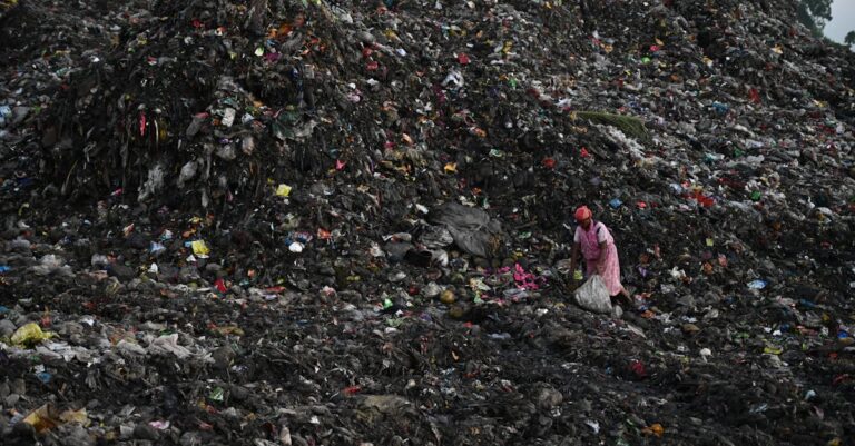 Illustration de Catastrophe en vue pour le recyclage du BTP ? building-waste-site