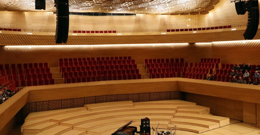 empty-agricultural-hall-Paris