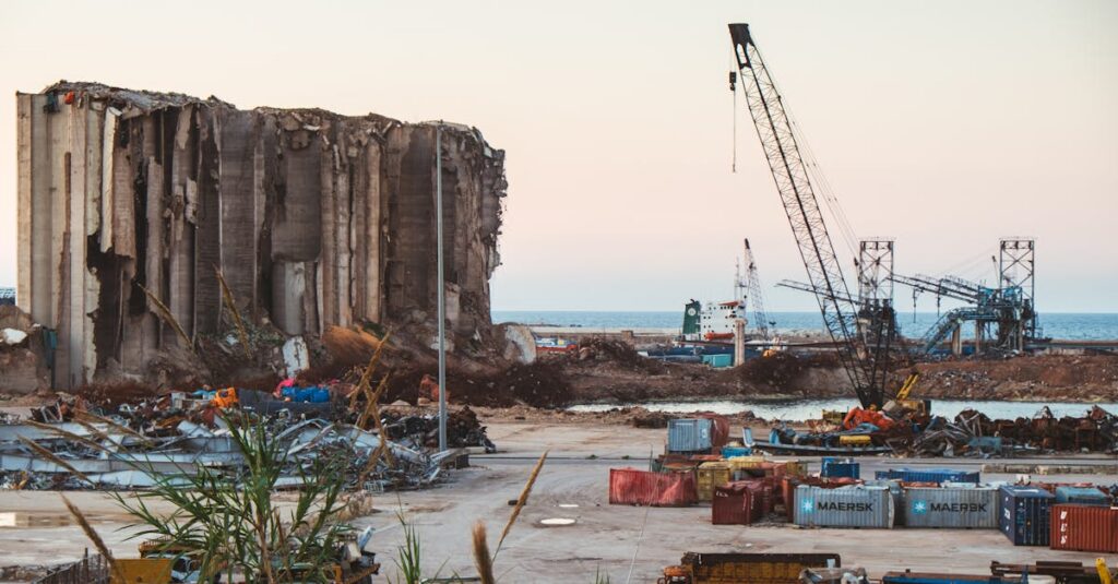 Beirut-smoke-destruction