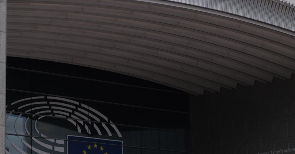 Illustration de Mercosur : Le passage en force de Bruxelles déchaîne la France Brussels-EU-building-farmers-protest