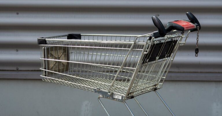 Empty-abandoned-hardware-store