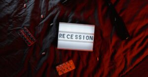 Illustration de Déficit public : un léger mieux qui cache la poudrière French-economy-crisis-4