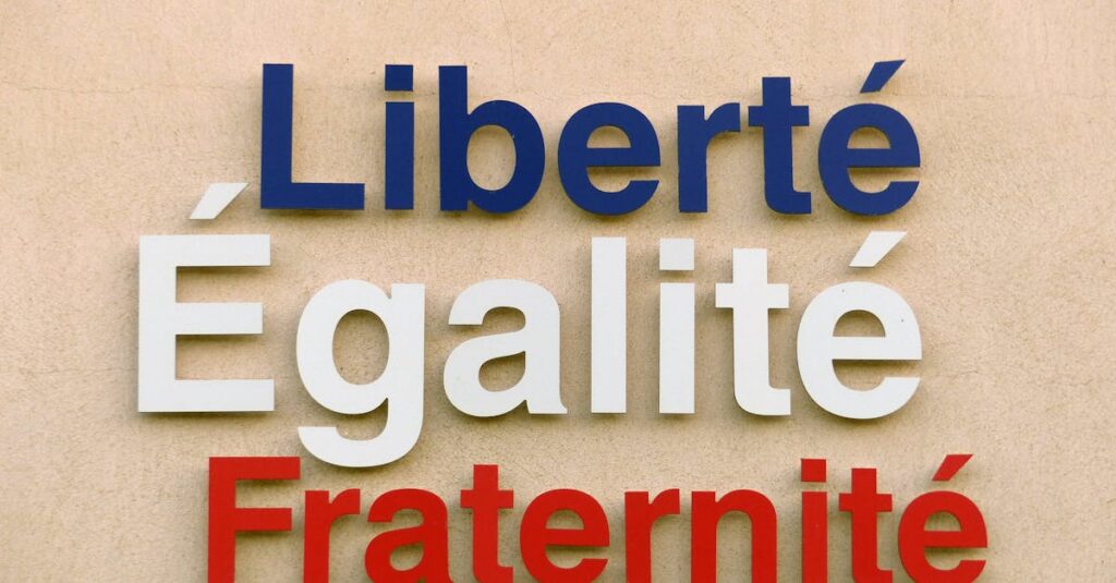 Illustration de Fonds d'investissement : Le fiasco qui secoue le dialogue social French-political-social-discord