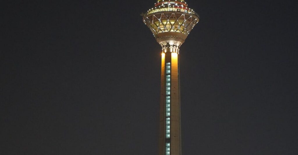 Illustration de L'Iran au bord du chaos : entre bombes et répression sanglante Iran-Tehran-destruction