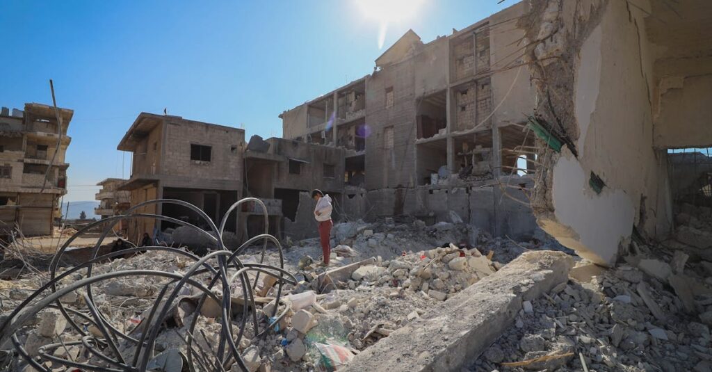 Illustration de Catastrophe en Iran : 787 Morts suite aux Frappes Étrangères Iran-war-destruction-1