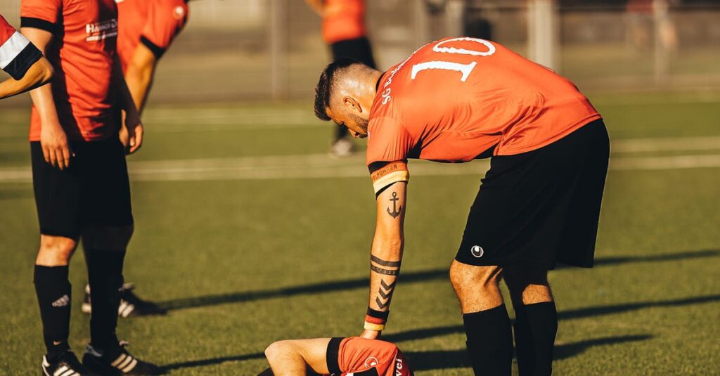 Illustration de Mbappé avec les Bleus : un choix dicté par l'argent ? Kylian-Mbappe-injured-football-1