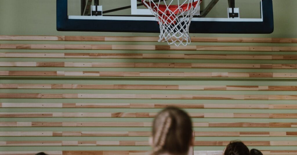 Illustration de LeBron James : un record obscur qui masque des défaillances cruciales LeBron-James-basketball-game