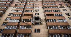 Illustration de Netanyahou: Une Victoire Sanglante et ses Conséquences Désastreuses Netanyahu-Iran-conflict-explosion