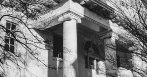 Illustration de Corruption et impunité : l'Ordre des médecins de Paris au bord de la dissolution Paris-courthouse-corruption