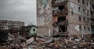 Illustration de La violence ne recule pas : la guerre, arme écocidaire War-environmental-destruction