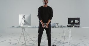 Illustration de Les fonctionnaires : une menace politique silencieuse ? government-employees-suspicion