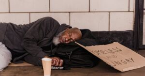 influencer-filming-homeless