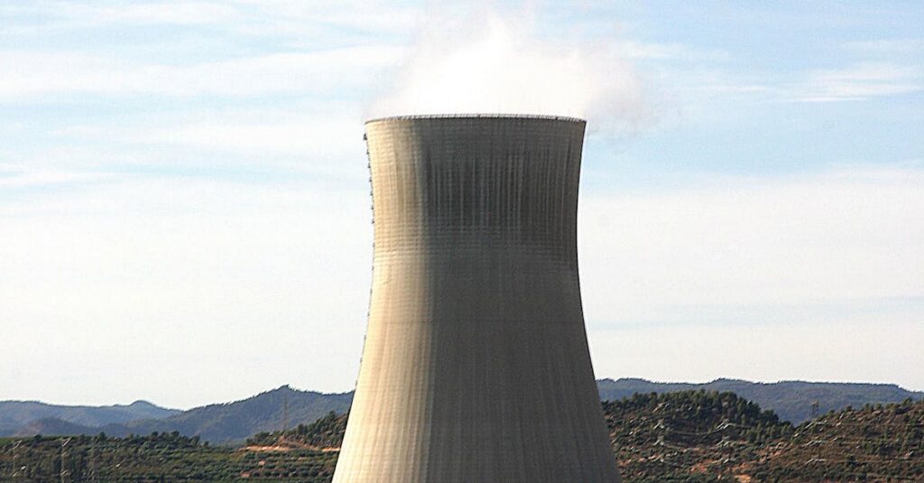 Illustration de Nucléaire: la Caisse des dépôts détourne l'épargne des Français nuclear-power-plant-france