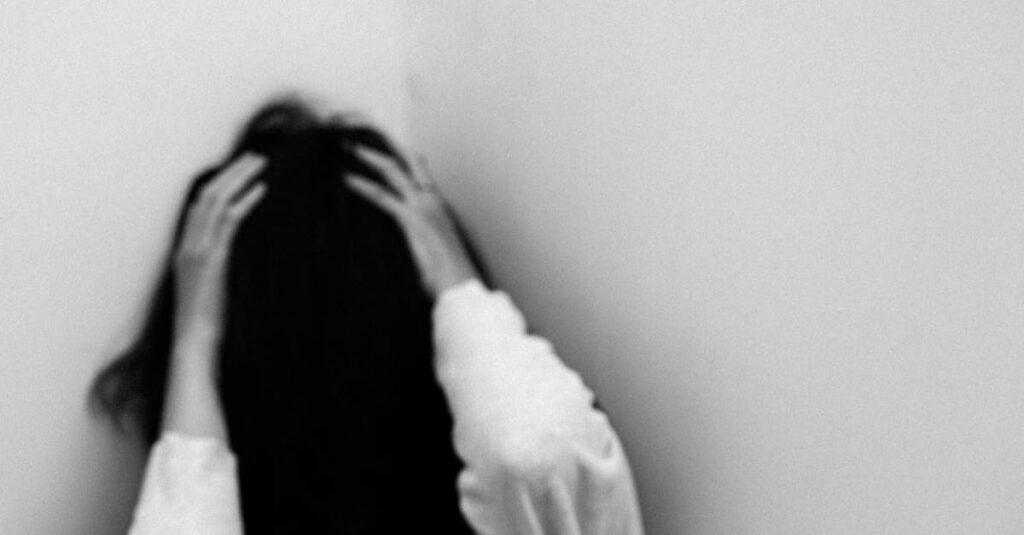 Illustration de Catastrophe familiale : Quand la folie s'abat sans prévenir psychotic-crisis-family-despair