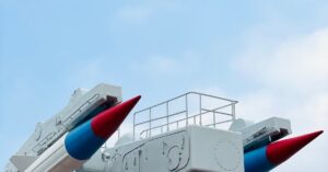 Illustration de Arsenal occidental: l'épuisement alarmant des stocks de missiles Destroyer-USS-Spruance-missile-launch