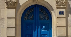 Illustration de La justice française s'effondre : une méfiance alarmante French-justice-despair