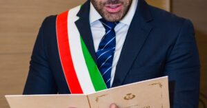 Giorgia-Meloni-political-meeting