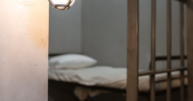 Illustration de Catastrophe humaine : les prisons de l'ICE, mouroirs oubliés ICE-detention-center-1