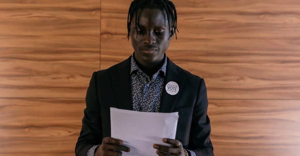 Illustration de LFI s'effondre : Un député claque la porte sur fond de scandales Loic-Prudhomme-politician