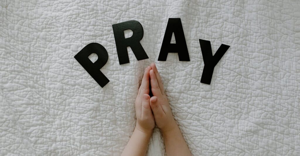 Paula-White-Cain-praying-Trump