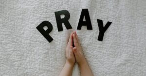 Paula-White-Cain-praying-Trump