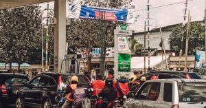 Illustration de Carburants : la fausse générosité de TotalEnergies s'aggrave fuel-station-chaos