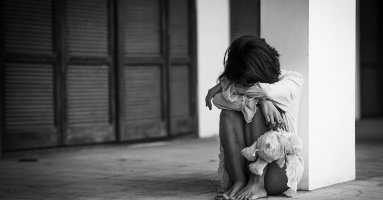 Illustration de Violences sur mineurs : Darmanin avoue l'échec de la justice Child-abuse-injustice