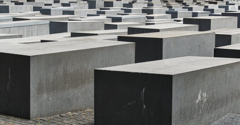 Holocaust-memorial-graffiti-Drancy