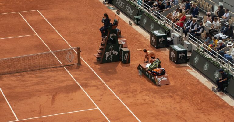 Illustration de Roland-Garros : L'Échec Persistant de l'Égalité Naomi-Osaka-Roland-Garros-night
