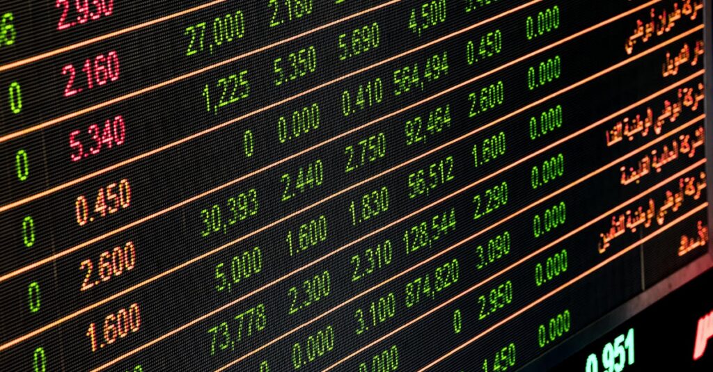 Illustration de CAC 40 : L'illusion de l'équilibre face à la tempête boursière Paris-stock-exchange-open