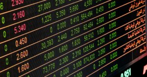 Illustration de CAC 40 : L'illusion de l'équilibre face à la tempête boursière Paris-stock-exchange-open