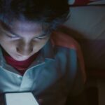Teenager-smartphone-night