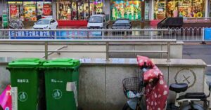Trump-visit-China-garbage