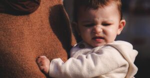 distraught-mother-child