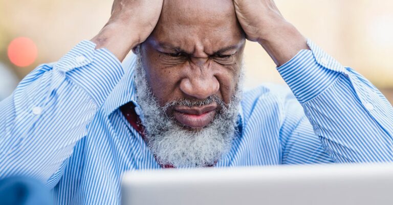 frustrated-user-computer
